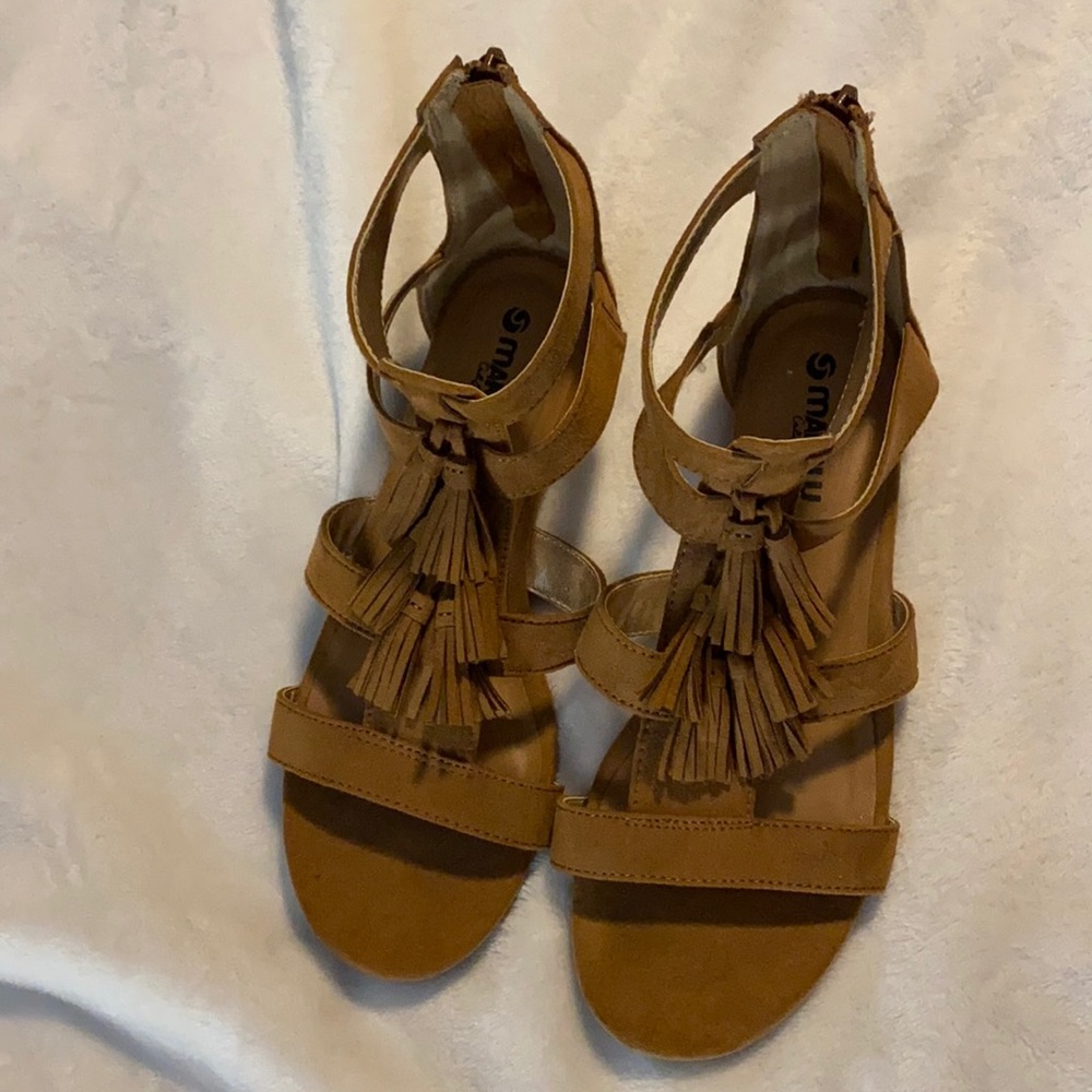Brown tassels sandals